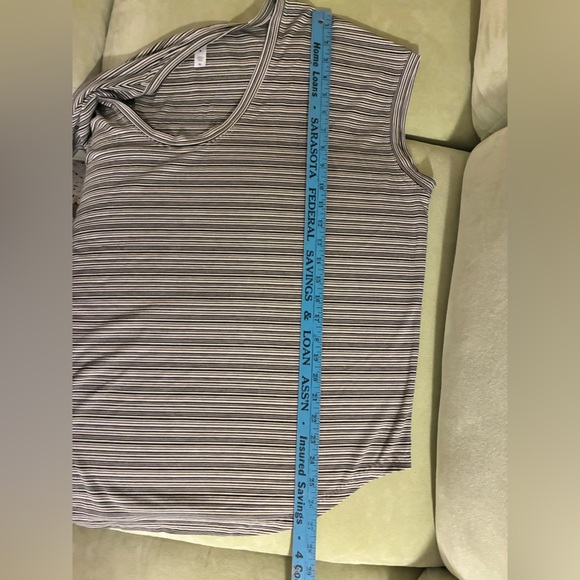 Athleta Stripe Tank XL Black/cream Striped  Activewear Stretch Workout Outdoors - Picture 6 of 6